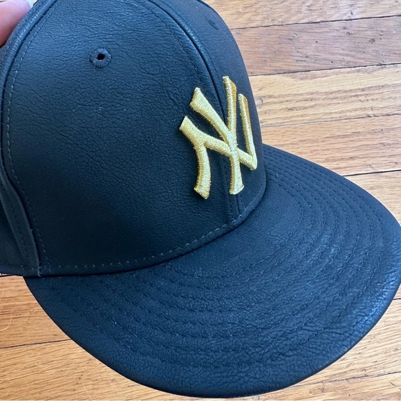 NY Yankees New Era 59 Fifty Faux Leather Black Gold American League Fitted Hat 8 - Picture 7 of 13